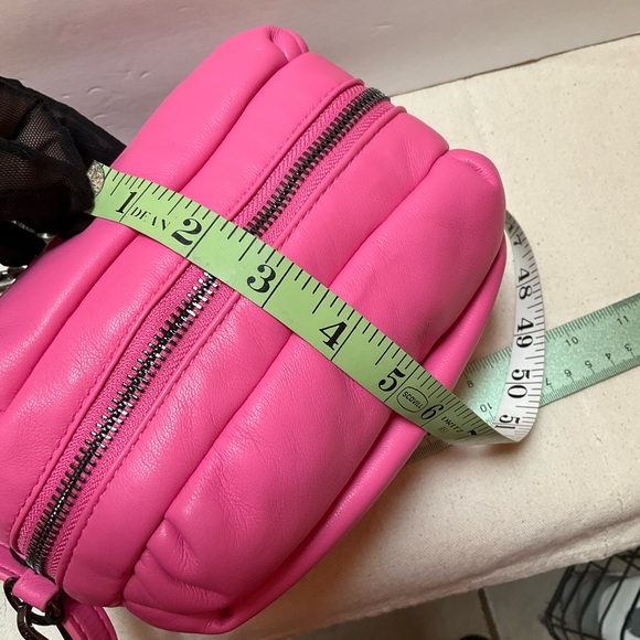 NWT Steve Madden HOT PINK Soft puffy Camera Crossbody - Picture 7 of 13